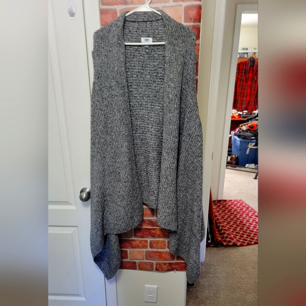 Old Navy heathered grey shrug/cardigan/vest. Super soft warm. NWT